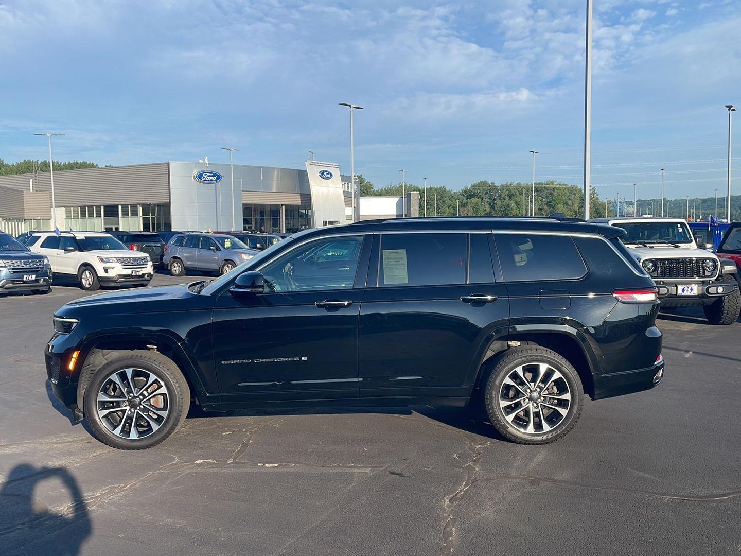 Used 2022 Diamond Black Jeep Overland image 2