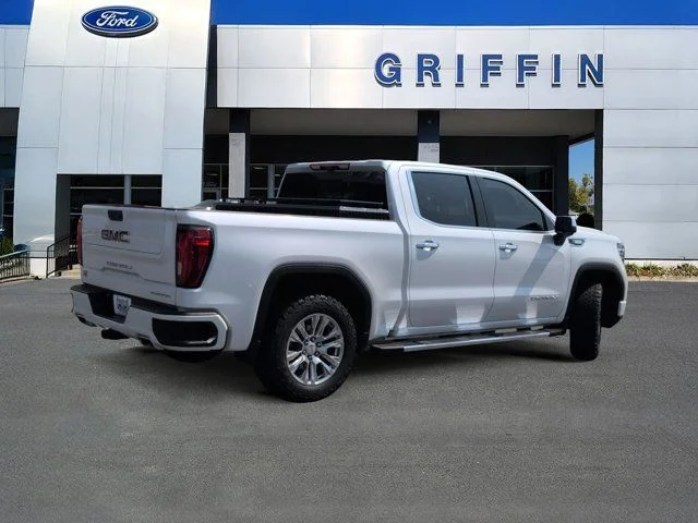Used 2023 White Frost Tricoat GMC Denali image 4