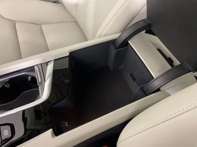 Certified Used 2025 Onyx Black Metallic Volvo Plus image 29