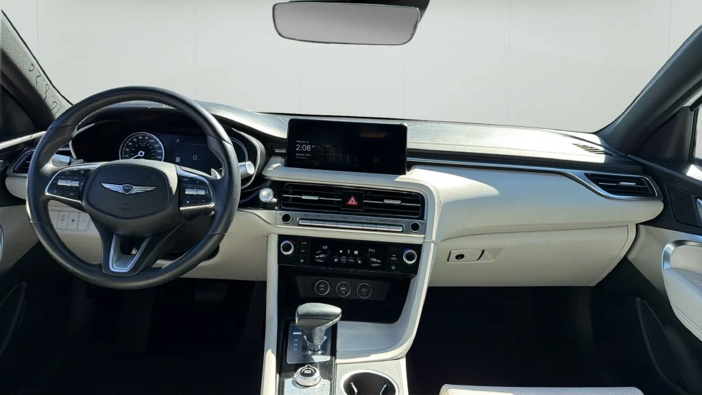 Used 2025 White Genesis 2.5T image 10