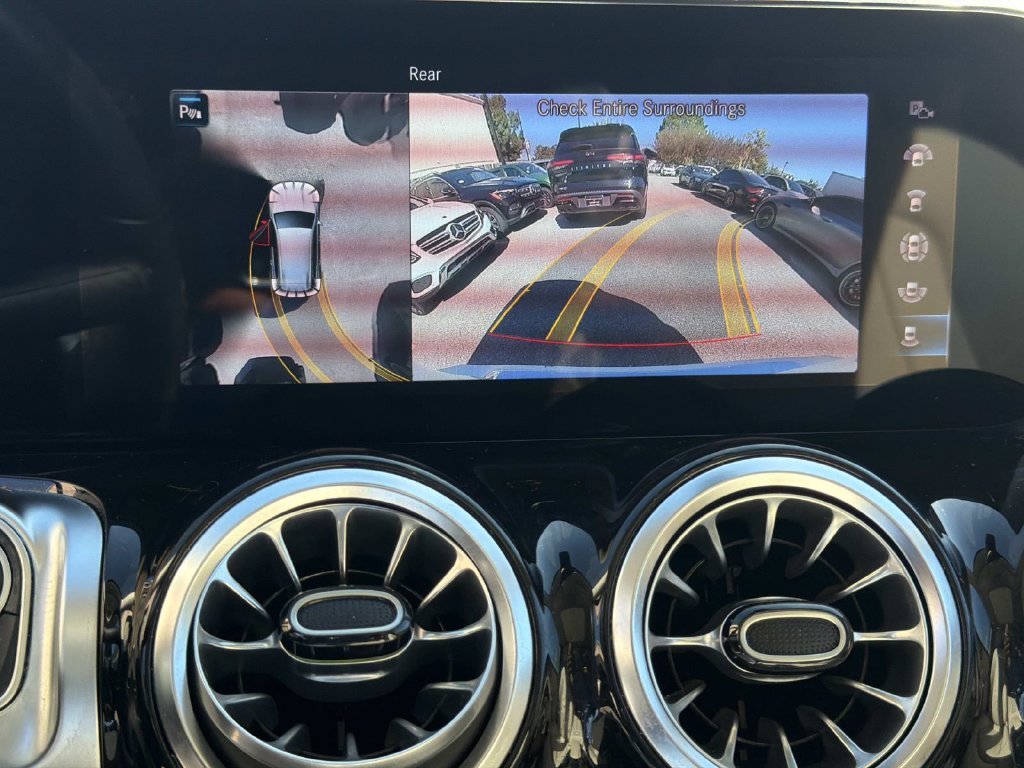 Used 2023  Mercedes-Benz GLB 250 image 26