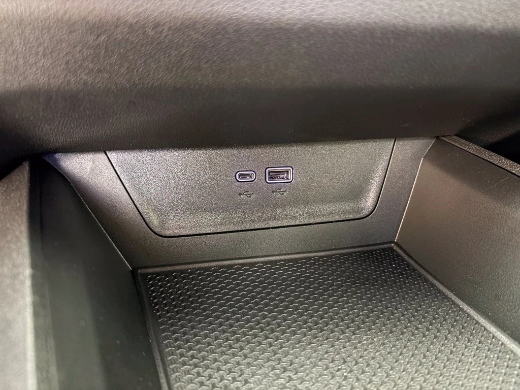 New 2027 Summit White Chevrolet LT image 31
