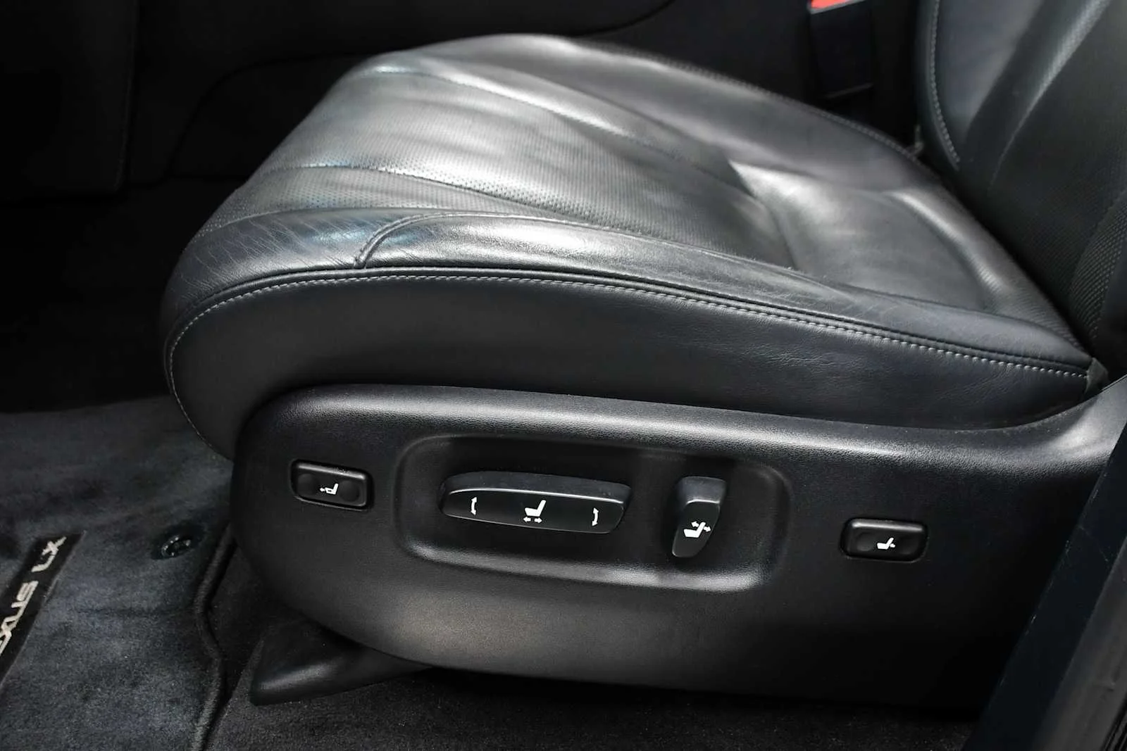 Used 2019 Black Onyx Lexus  image 16