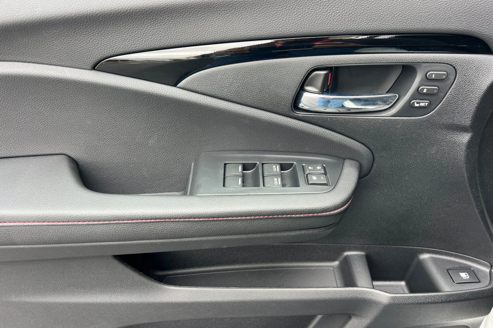 New 2026 Solar Silver Metallic Honda Black Edition image 10