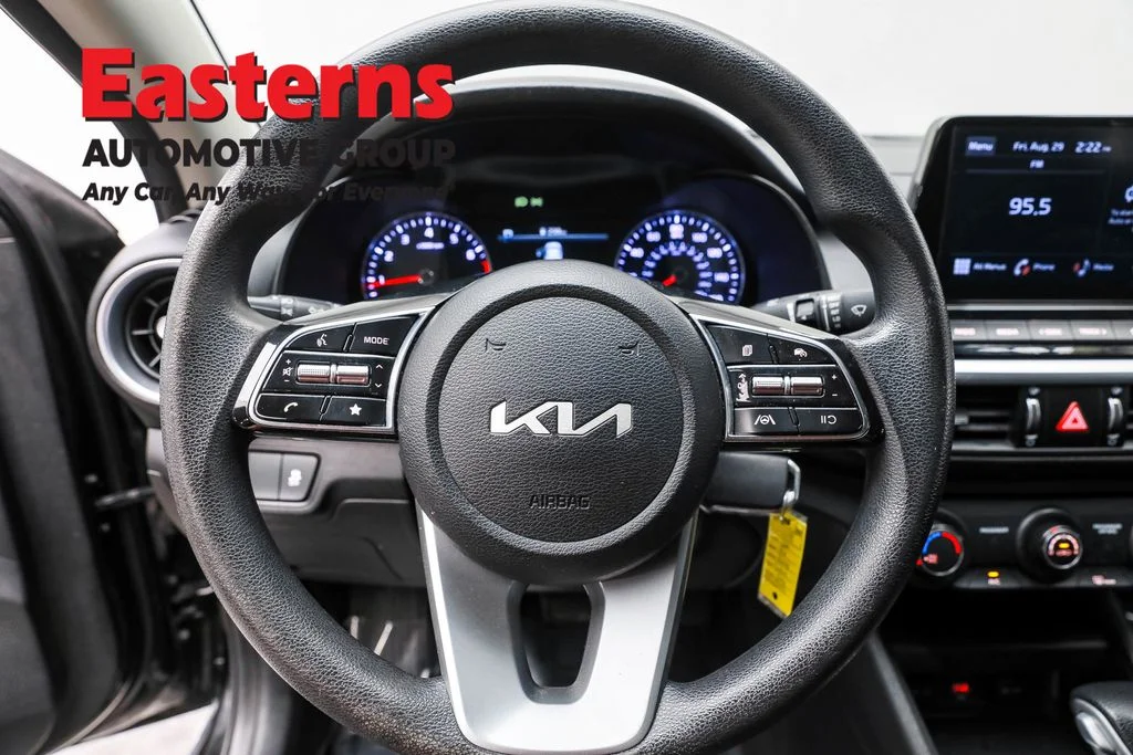 Used 2022 Black Kia LXS image 10