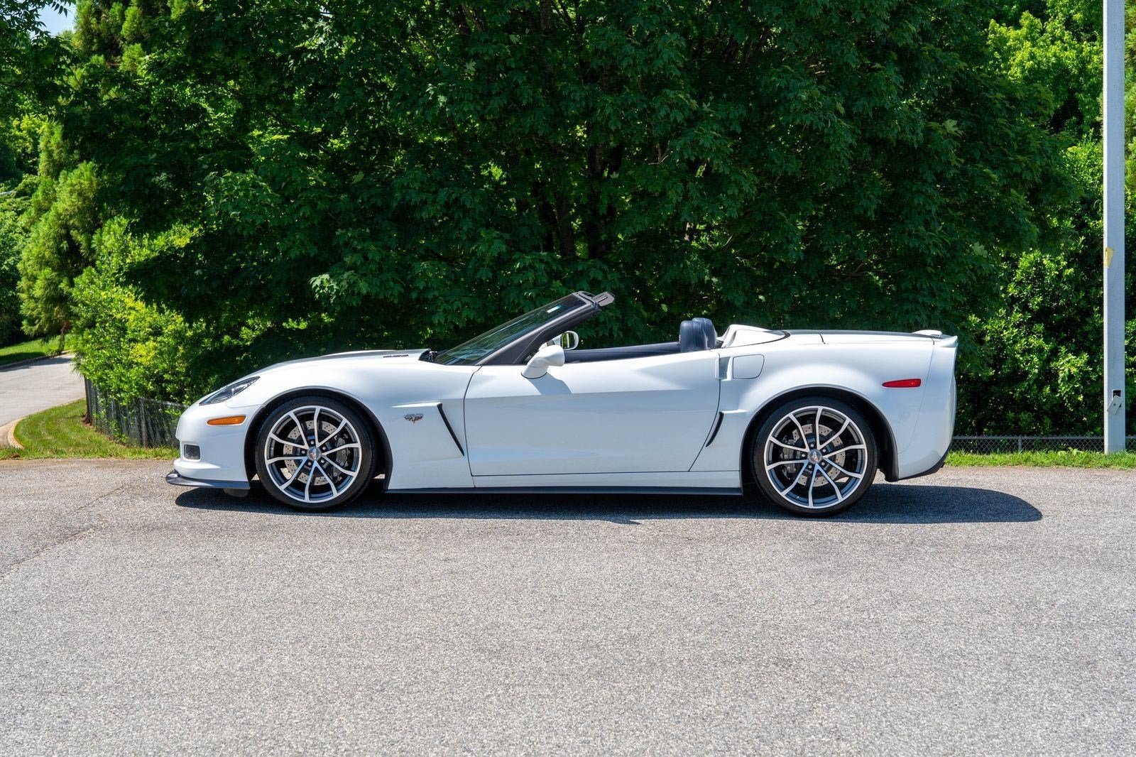 Used 2013 Arctic White Chevrolet 427 1SC image 5