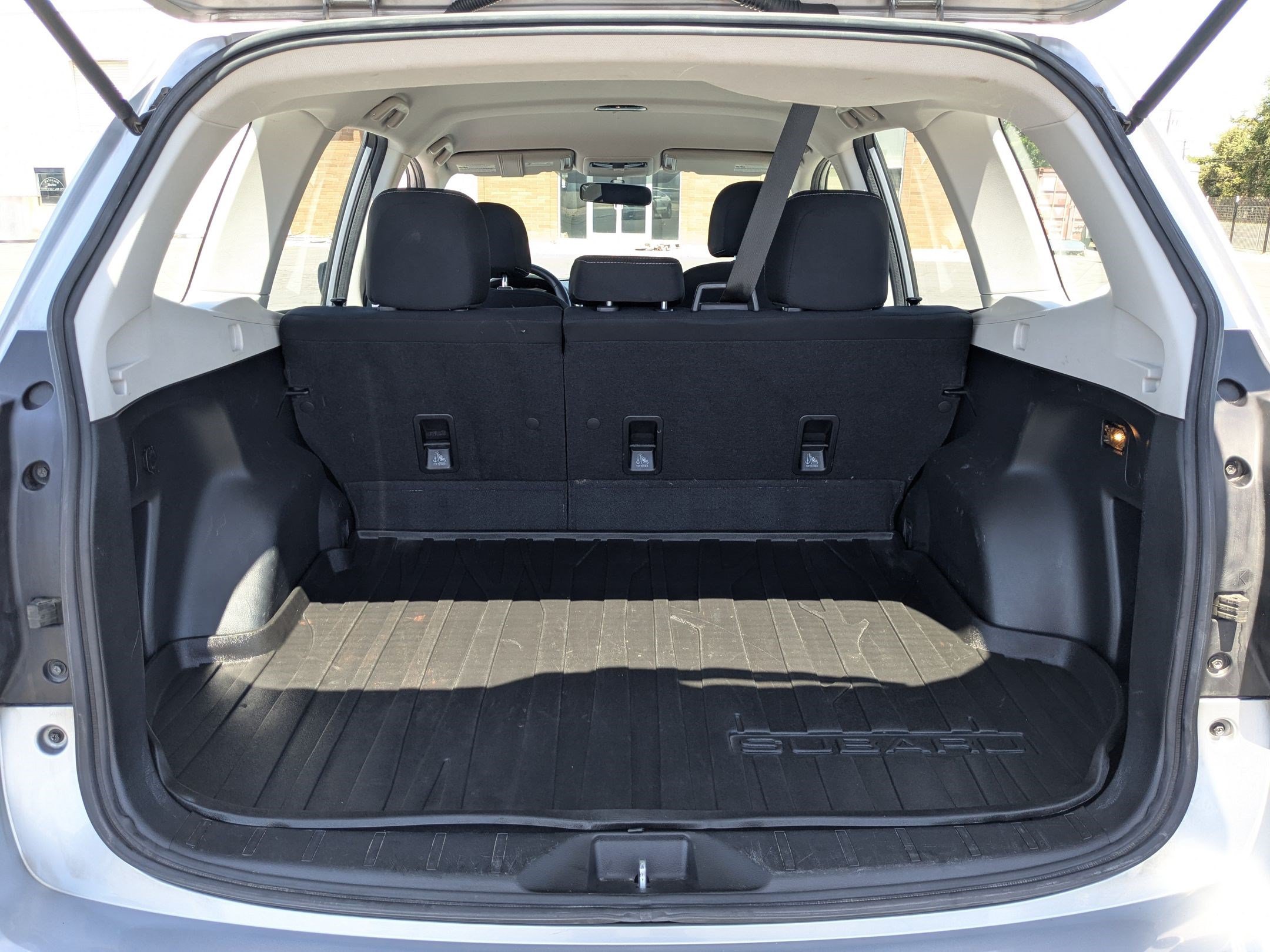 Used 2017 Ice Silver Metallic Subaru  image 31