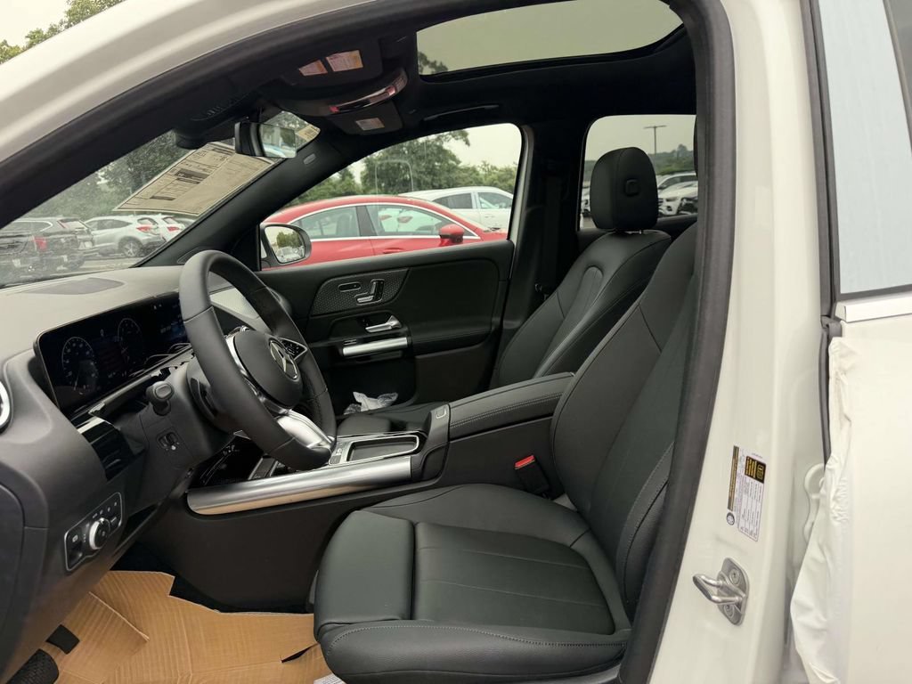 New 2026 Polar White Mercedes-Benz GLA 250 image 3