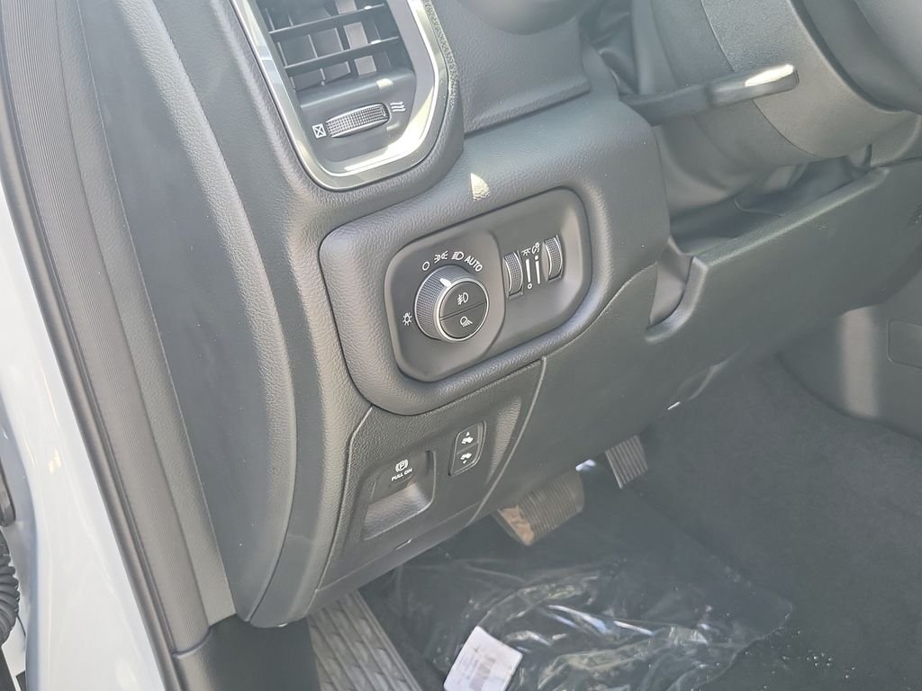 New 2026 Bright White Clear-Coat Exterior Paint RAM Laramie image 21