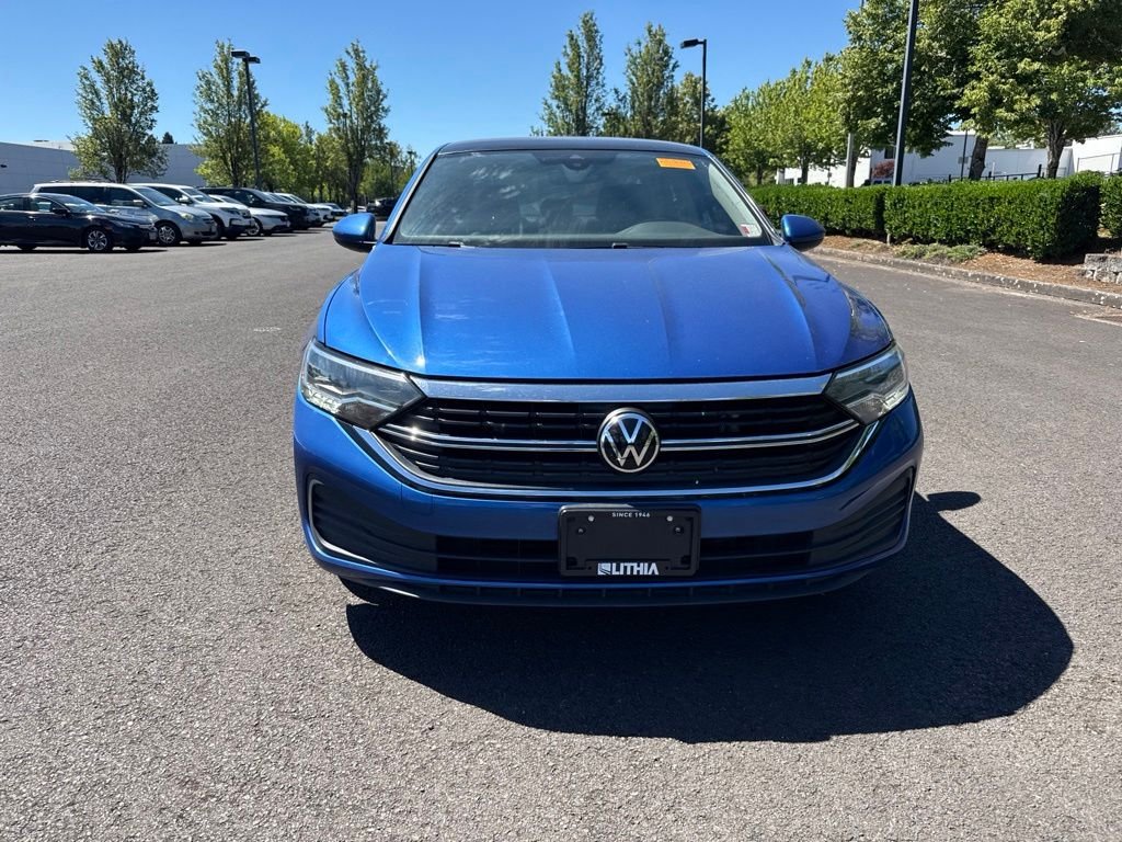 Used 2024 Rising Blue Metallic Volkswagen 1.5T SE image 2