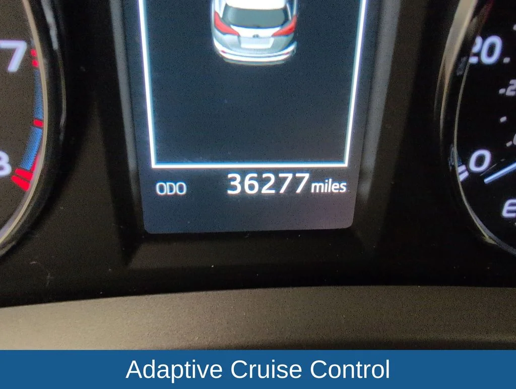 Used 2016 Silver Toyota XLE image 22