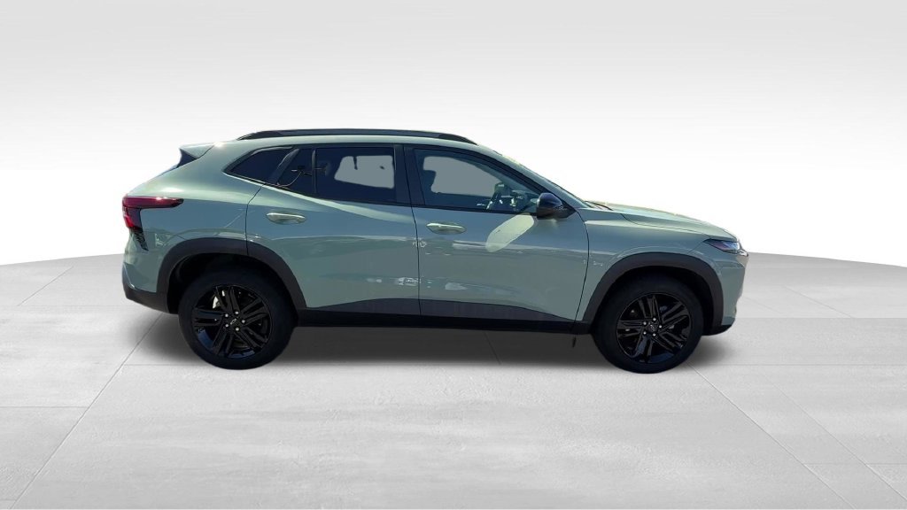 Used 2025 Green Chevrolet ACTIV image 7