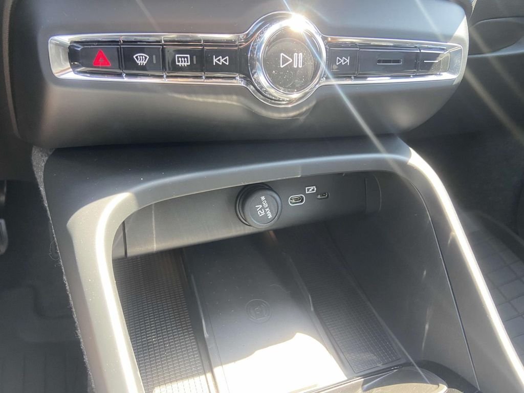 2026 Volvo XC40 Plus - Photo 12