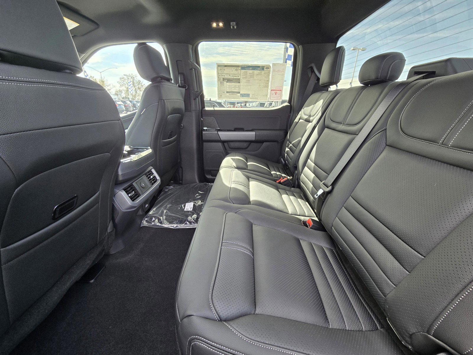 New 2026 Carbonized Gray Metallic Ford XLT image 7