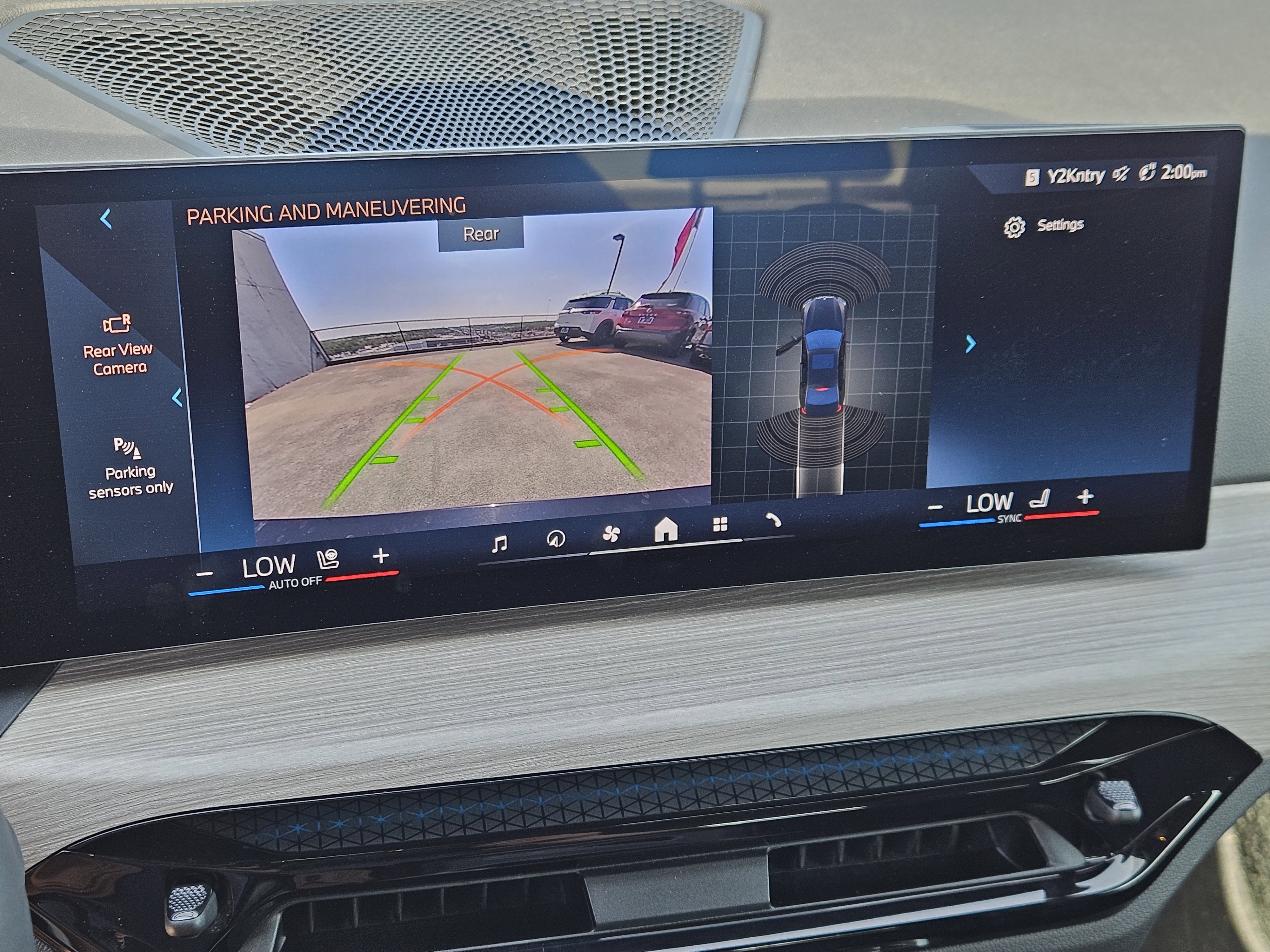 2025 BMW 3 Series 330i - Photo 14