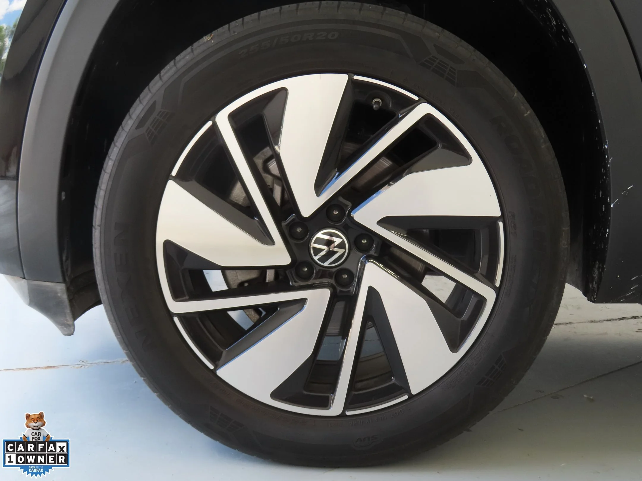 Used 2024 Black Volkswagen 2.0T SE w/Technology image 30