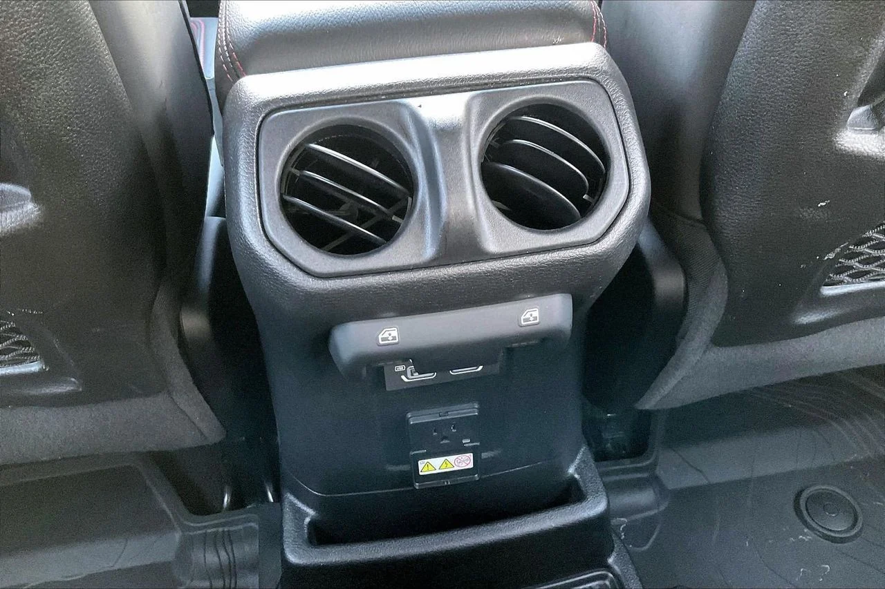 Certified Used 2025  Jeep Rubicon image 16