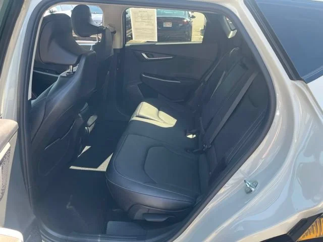 Used 2023 Glacier Kia Wind image 13