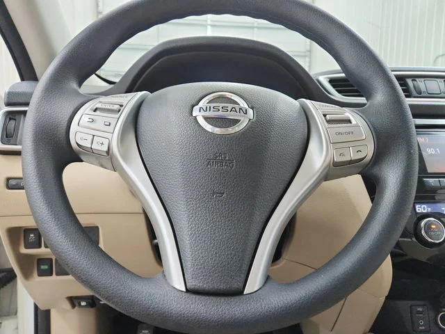 Used 2016 White Nissan SV image 22