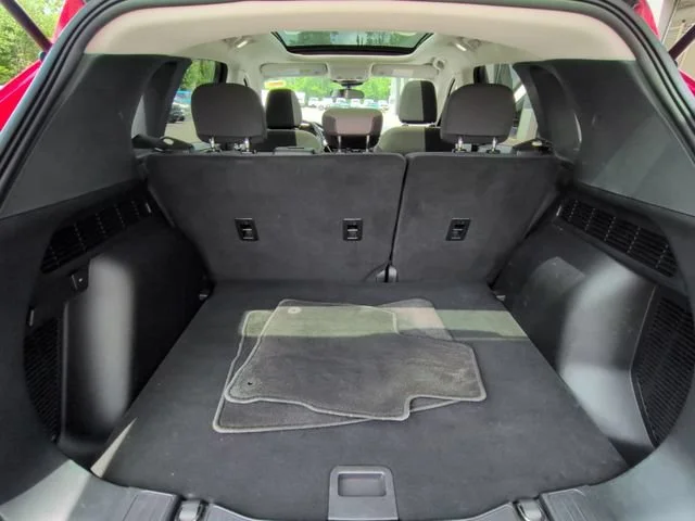 Used 2021 Red Ford SE image 27