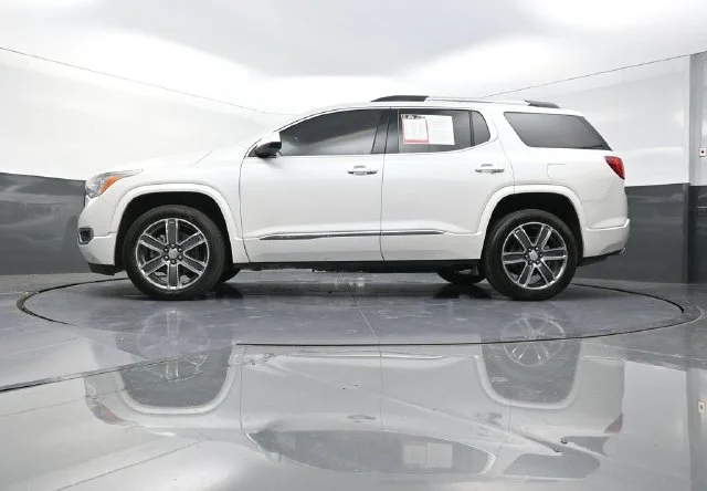 Used 2018 White GMC Denali image 33