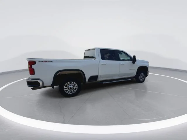 Used 2025 White Chevrolet LT image 11
