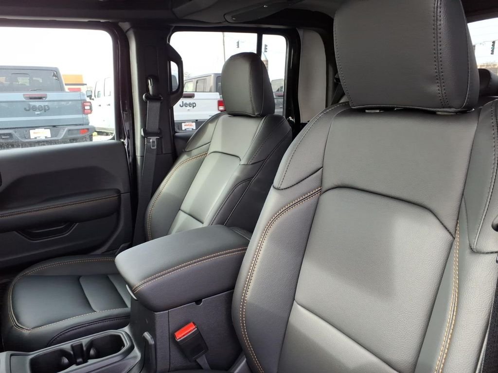 New 2026 Black Clear-Coat Exterior Paint Jeep Sahara image 8