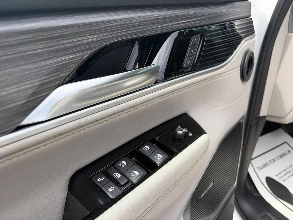Used 2024 White Jeep Series II image 11