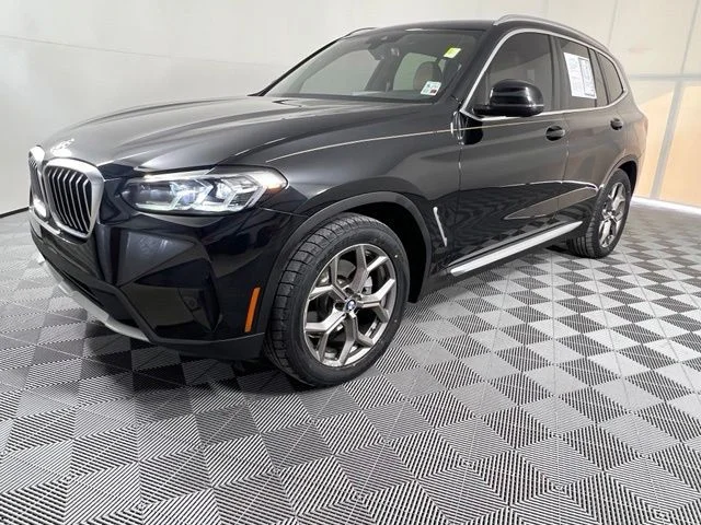 Used 2022 Black BMW sDrive30i image 3