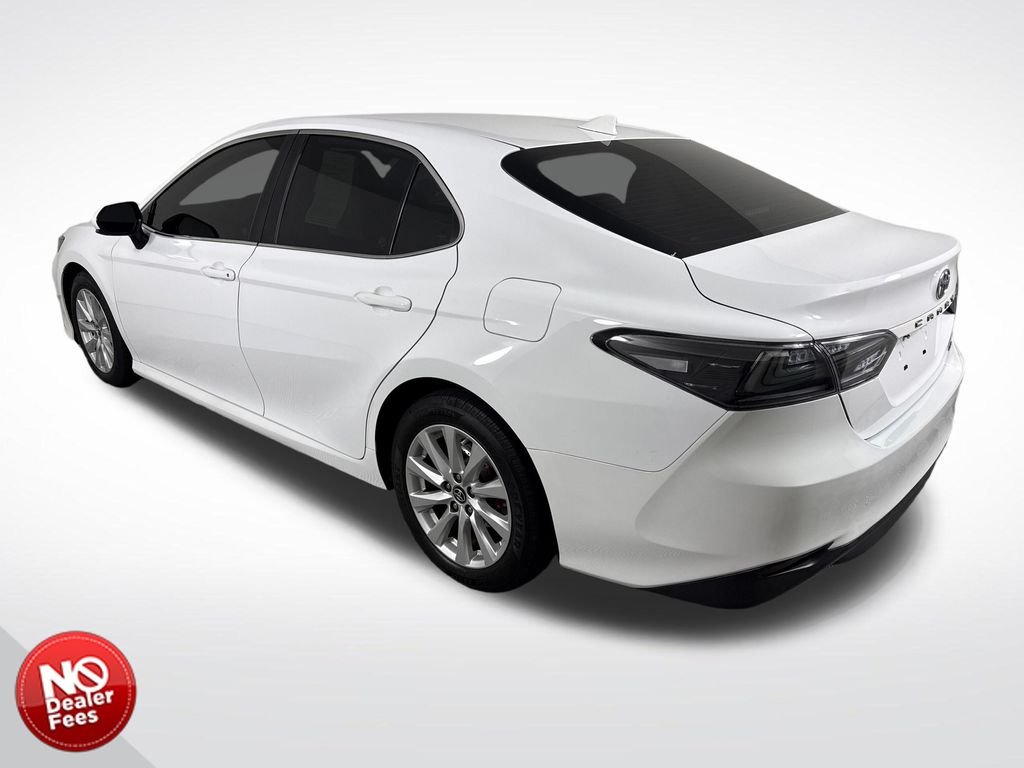 2019 Toyota Camry LE - Photo 3
