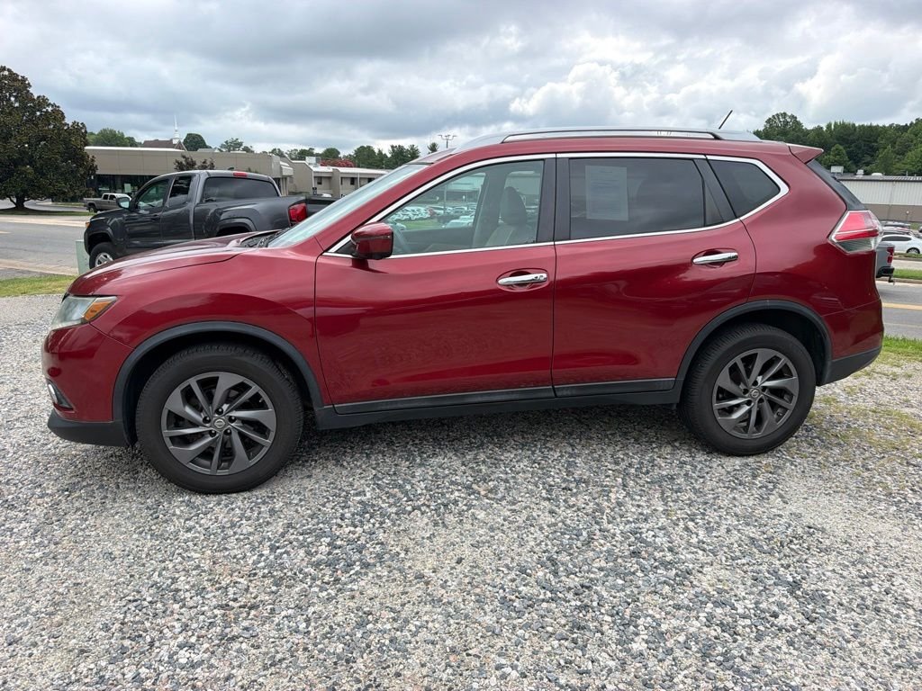 Used 2016 Red Nissan SL image 2