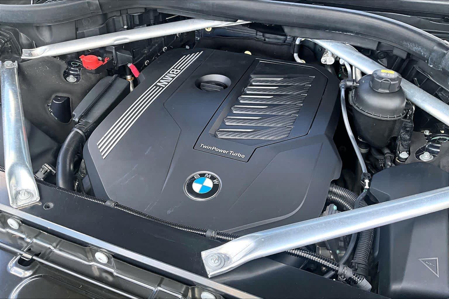 Used 2020 Arctic Gray Metallic BMW xDrive40i image 31