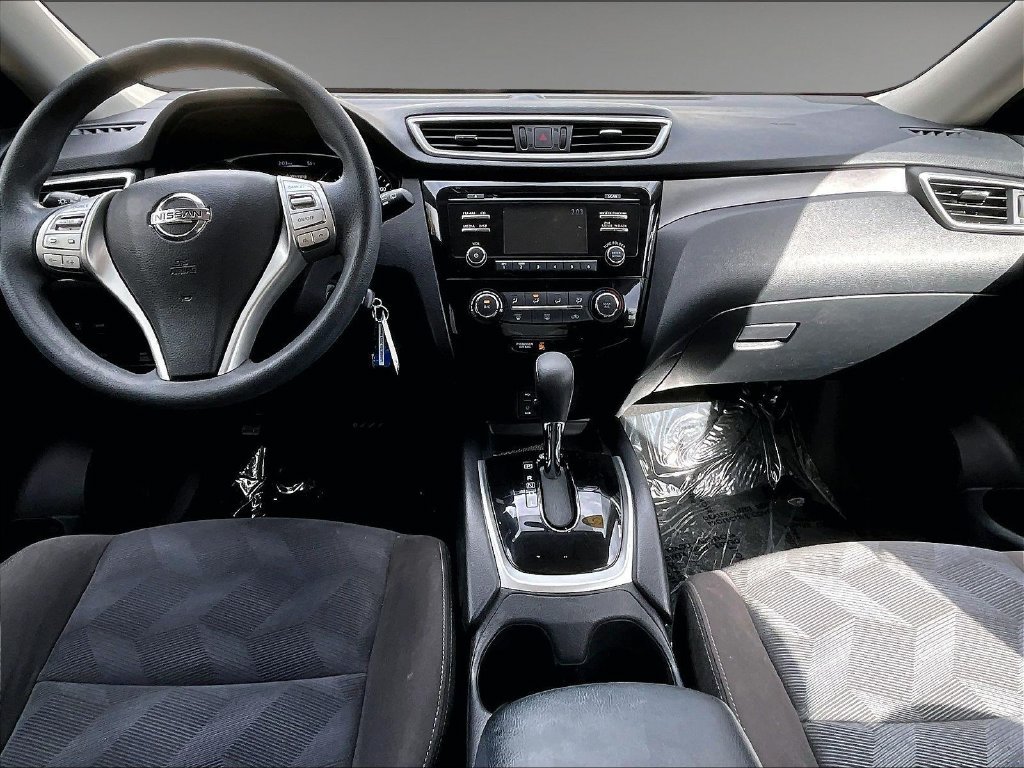 Used 2015 Arctic Blue Metallic Nissan S image 21