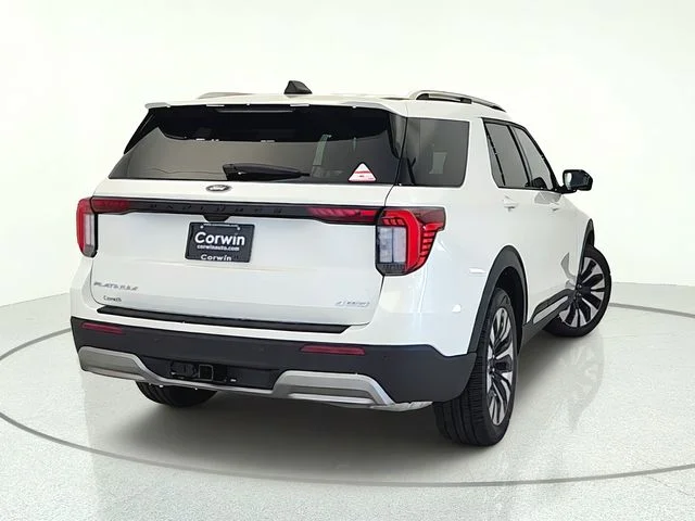 New 2026 Star White Metallic Tri-Coat Ford Platinum™ image 38