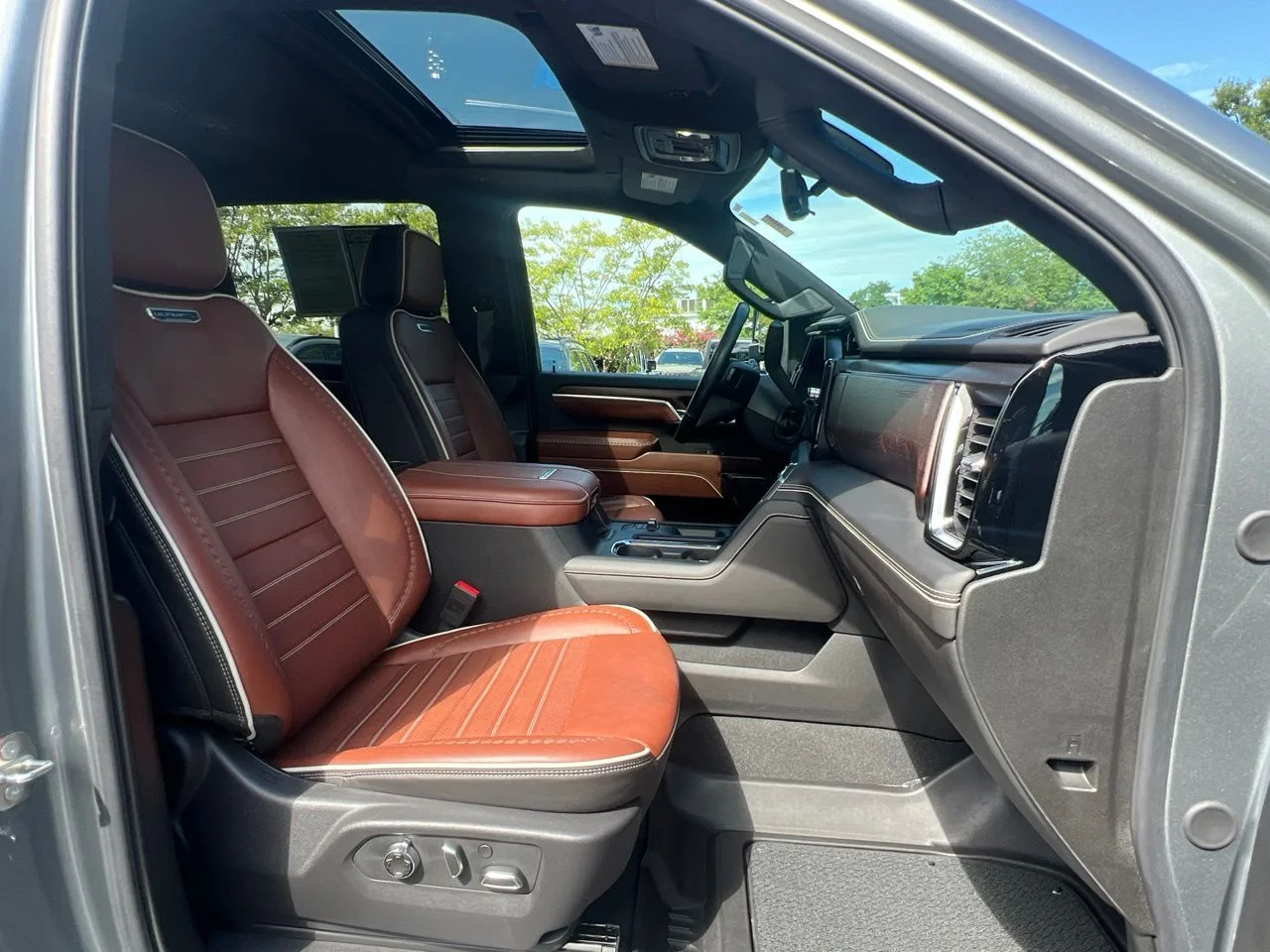 Used 2024 Silver GMC Denali Ultimate image 27