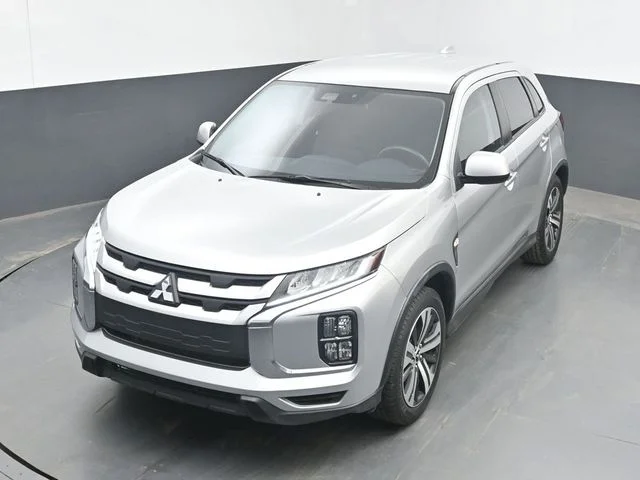 Used 2024 Silver Mitsubishi 2.0 ES image 33