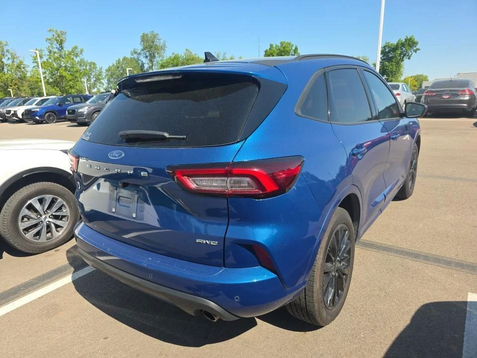 Used 2023 Atlas Blue Ford ST-Line Elite image 4