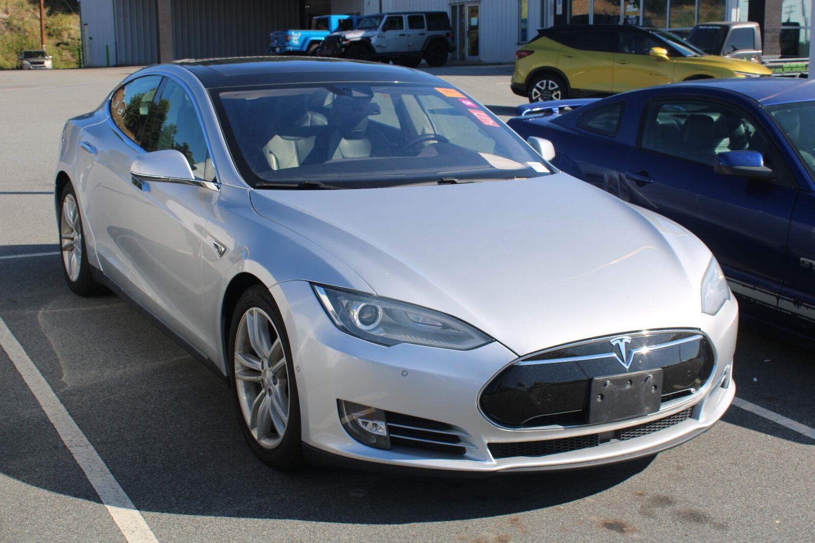Used 2015 Midnight Silver Metallic Tesla 70D image 3