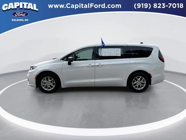 Used 2024 White Chrysler Touring L image 5