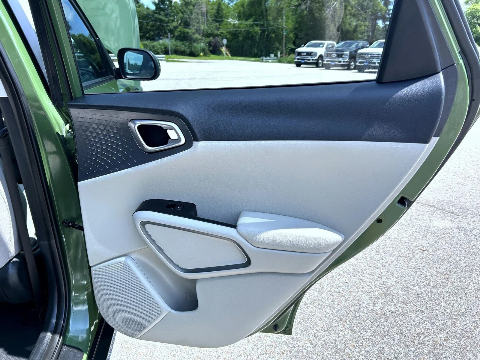 Used 2020 Green Kia EX image 18