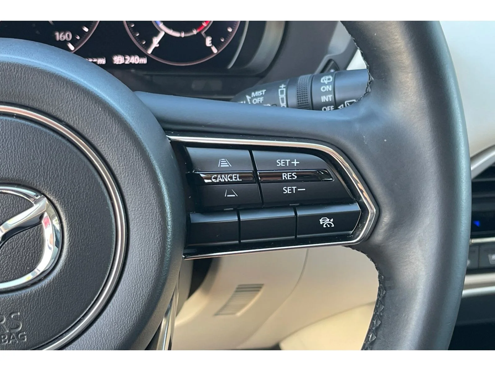 Used 2024 PLATINUM QUARTZ Mazda Premium Plus image 39