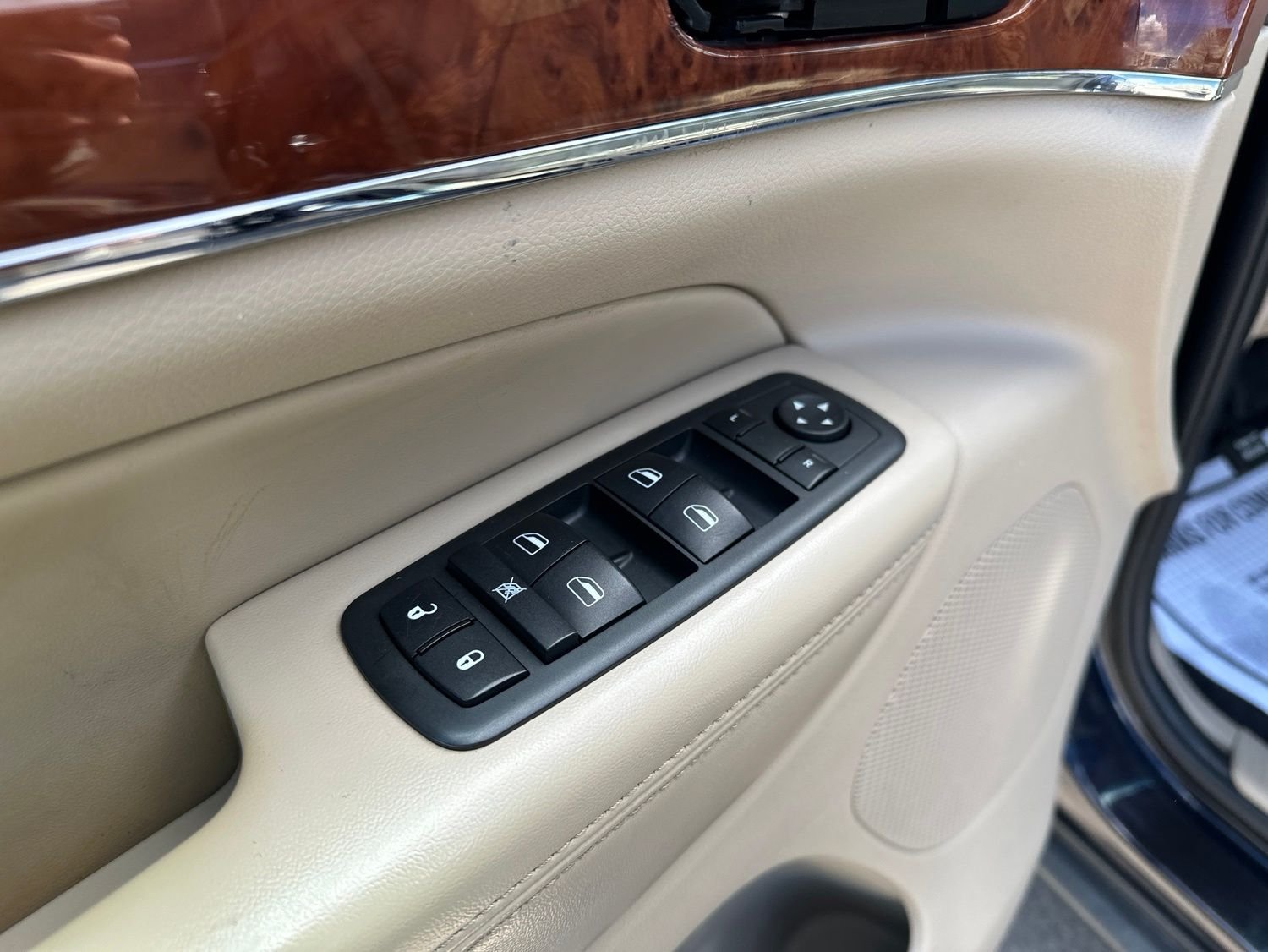 Used 2011 Black Jeep Limited image 18