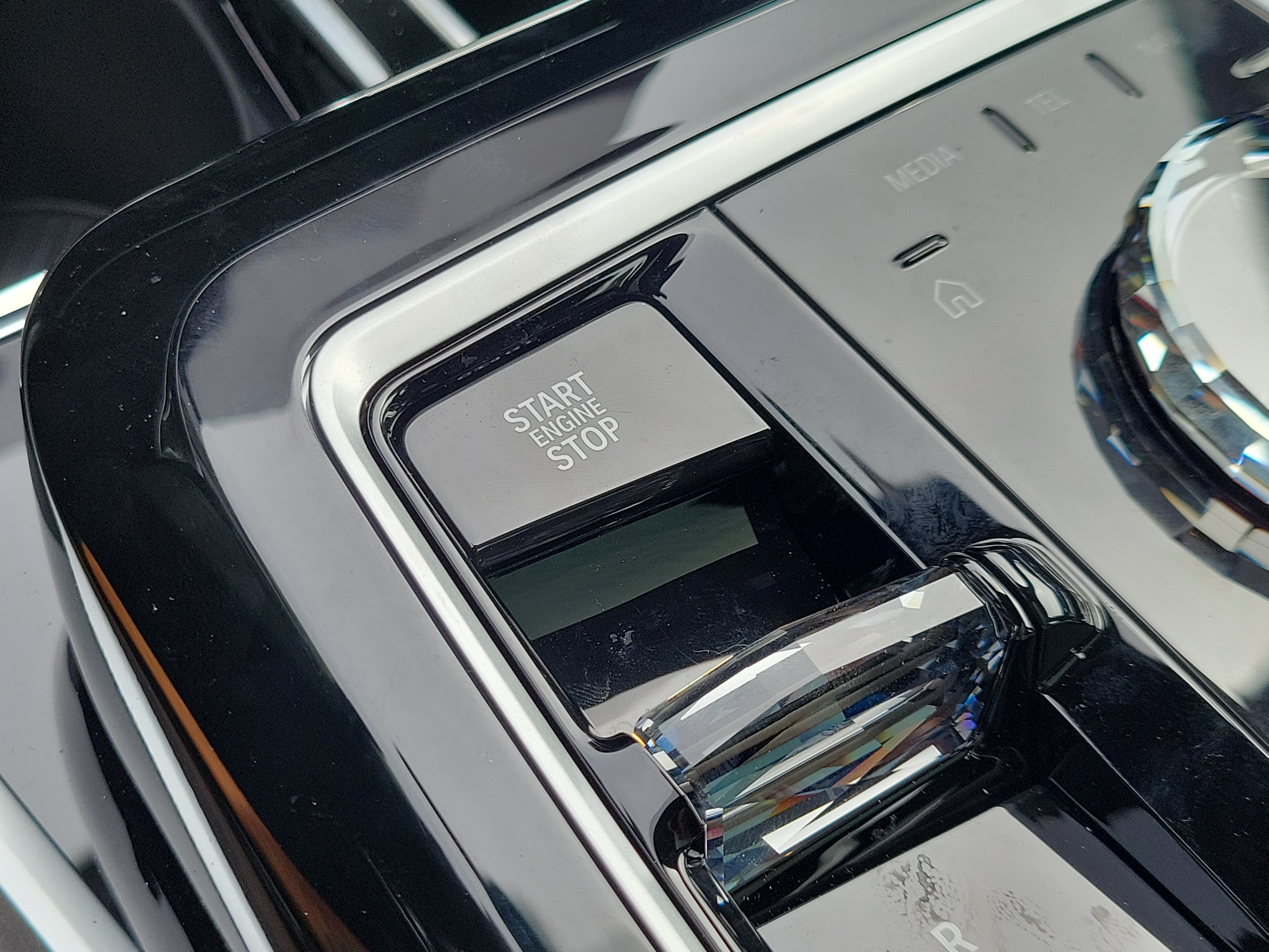 New 2026 Alpine White BMW 740i image 27