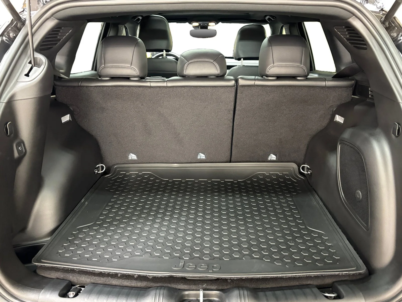 New 2026 Diamond Black Crystal Pearl Jeep North Altitude* 4x4, Panoramic Sunroof, Heated Seats/Wheel, Driver Assistance Pkg image 19