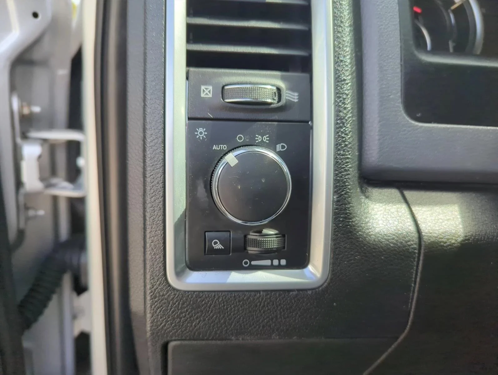 Used 2019 Bright Silver Metallic Clearcoat Ram SLT image 18