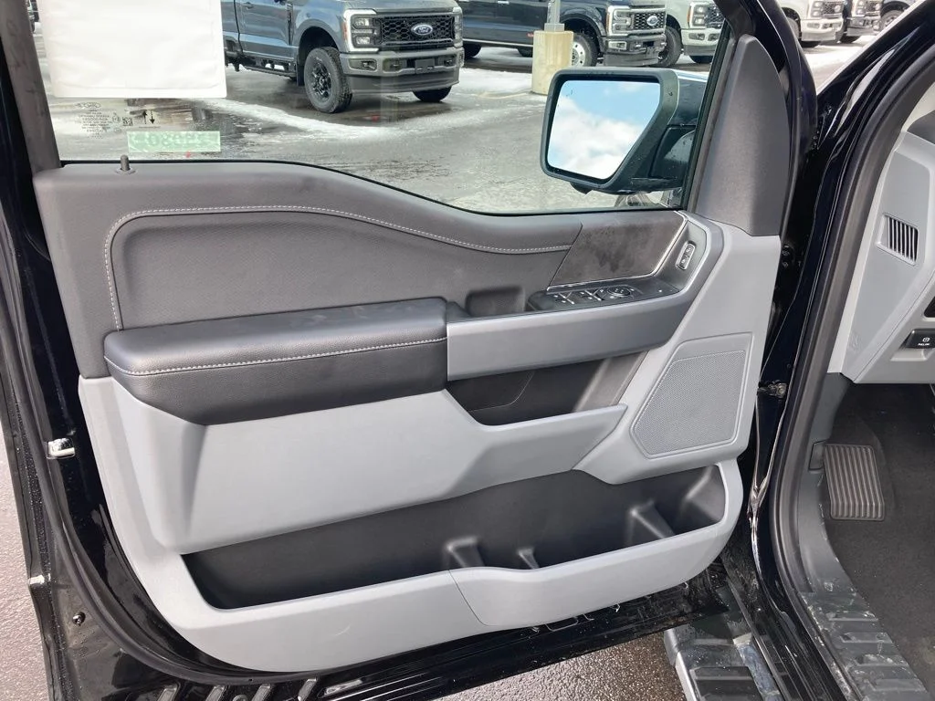 Used 2025 Black Ford XLT image 24