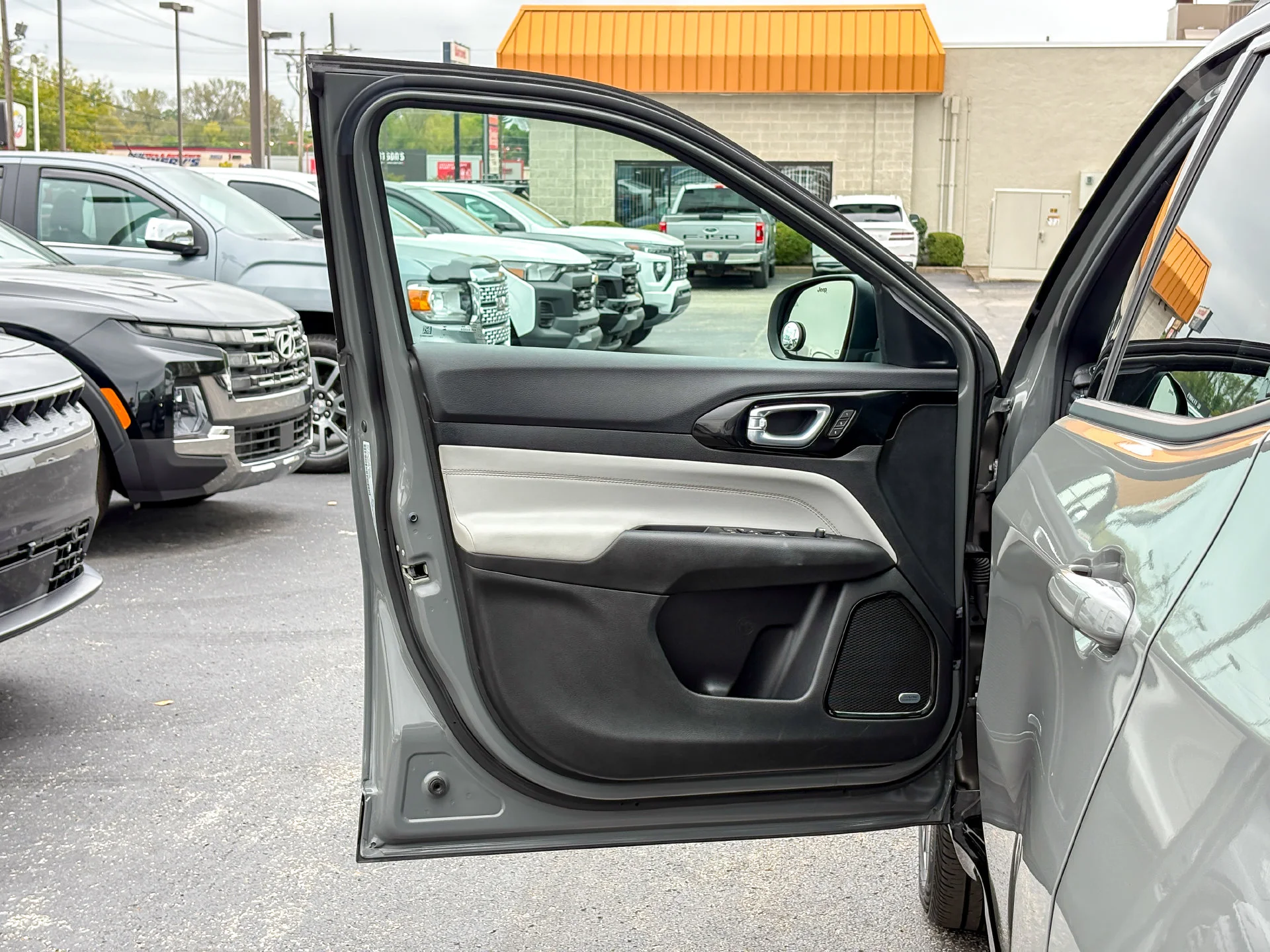 Used 2023 Gray Jeep Limited image 13