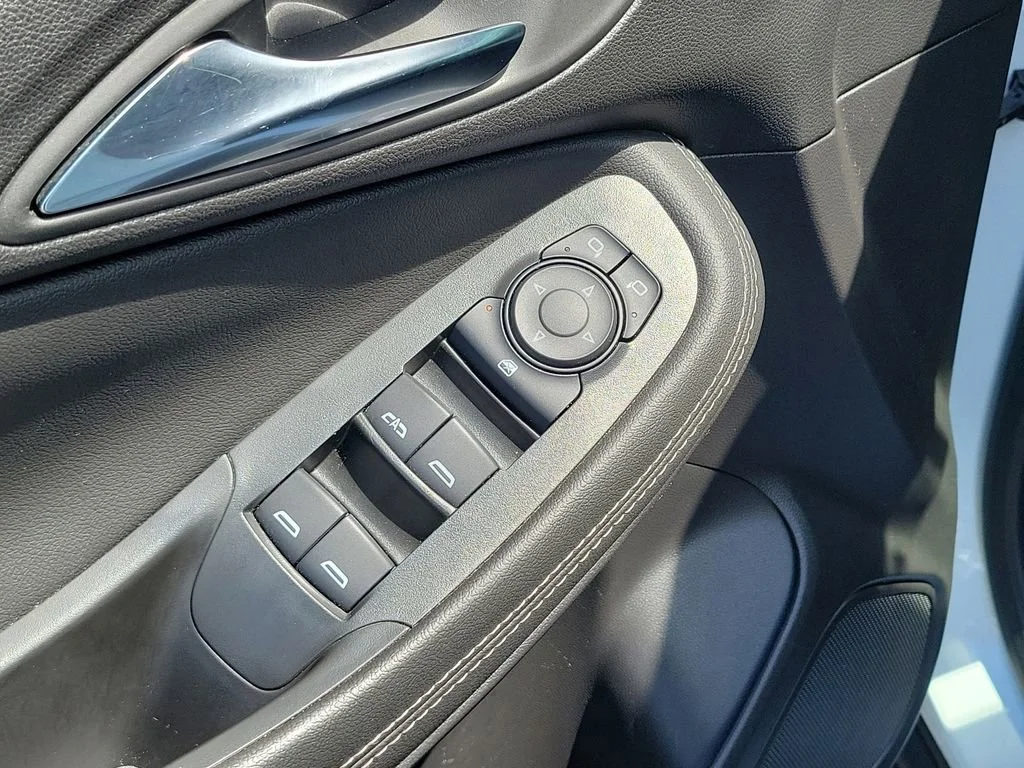 Used 2025 Summit White Buick Preferred image 20
