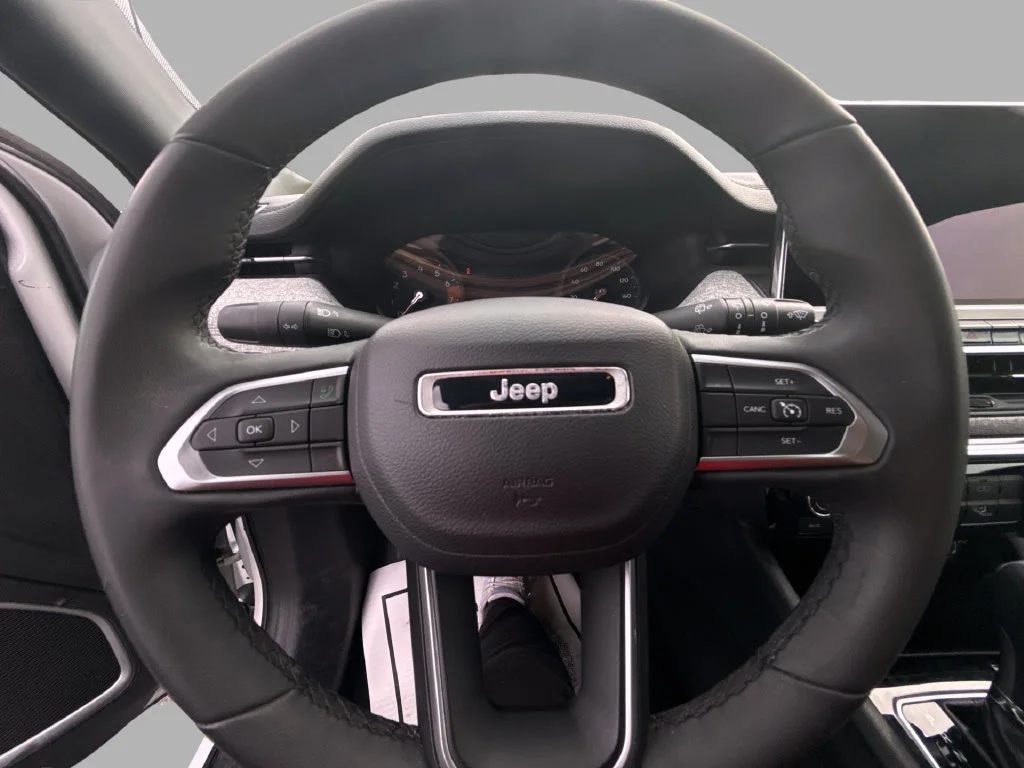 Used 2024 White Jeep Latitude image 19