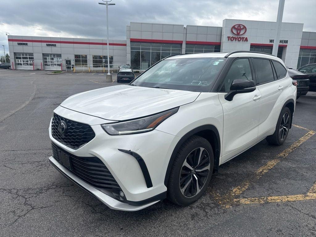 Used 2021 Blizzard Pearl Toyota XSE image 5